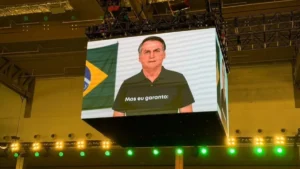 Defesa de Flávio alega que vídeo de IA com Bolsonaro é legal