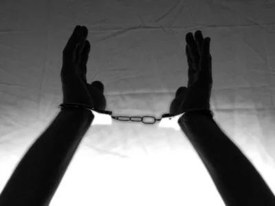 Jovem é preso após ferir três familiares com garrafa em Ceilândia