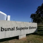 TSE suspende registros após filiação indevida de Flávio Bolsonaro